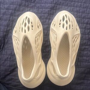 Yeezy foam runners